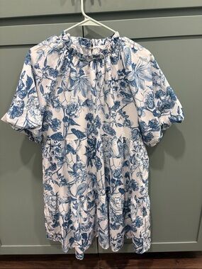 THML White and Blue Floral Short Sleeve Tiered Dress